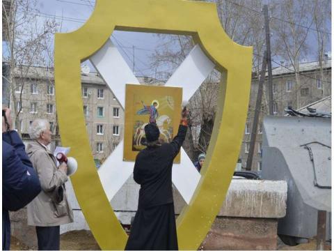 Презентация на тему "Пока живешь, твори добро, лишь путь добра - спасение души" по педагогике